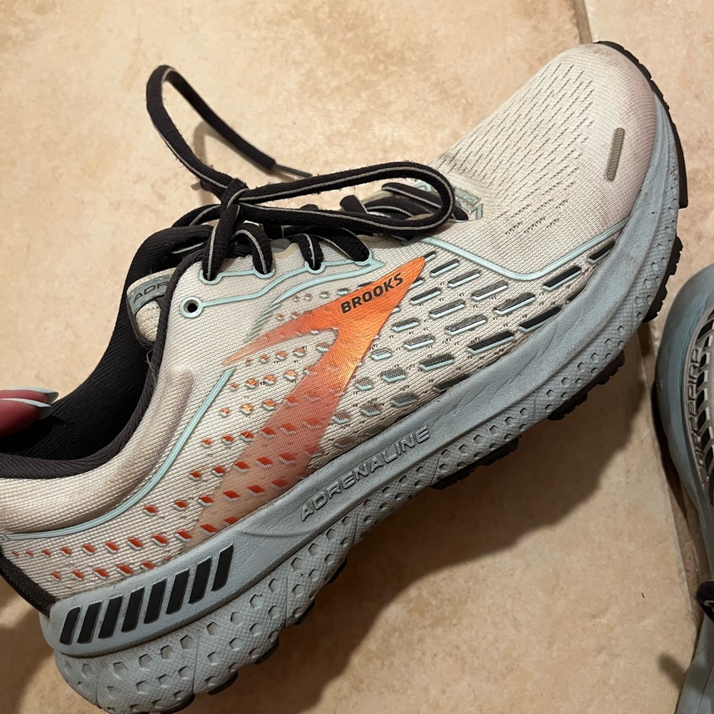 Brooks Adrenaline GTS 21